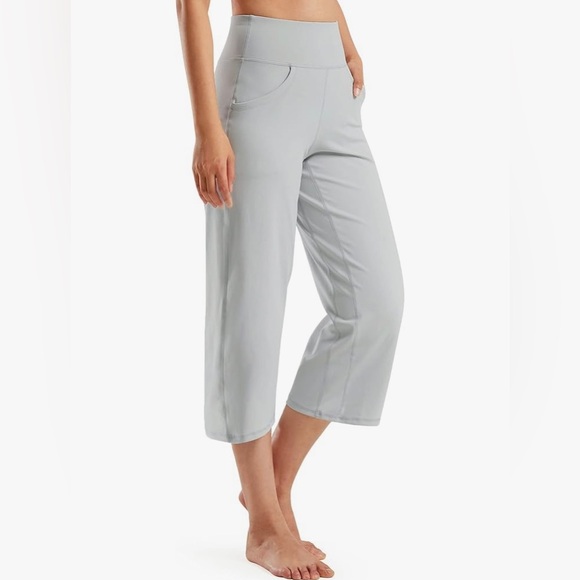 Promover Pants - Promover wide leg cropped high waist capri pants with pockets. Size small.